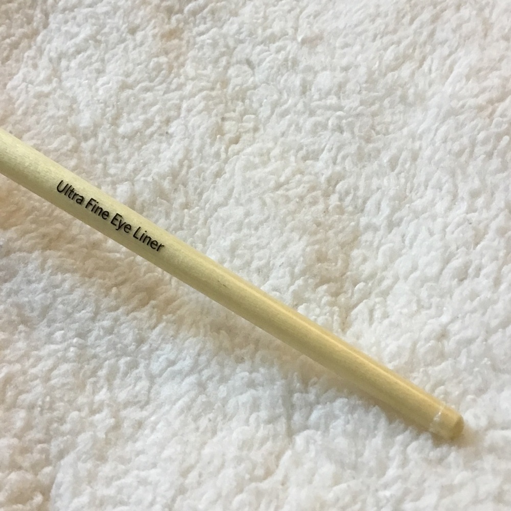 Bobbi Brown Ultra Fine Eyeliner Brush - Picture 4 of 13
